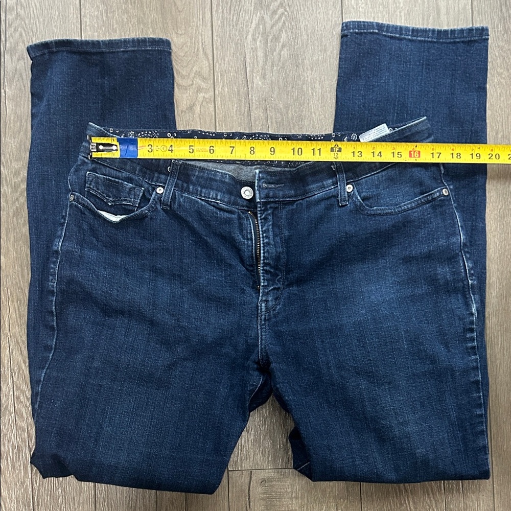 Levi’s 525 33x32 (16M) Women’s Relaxed Straight Leg Comfort Waist Denim Jeans